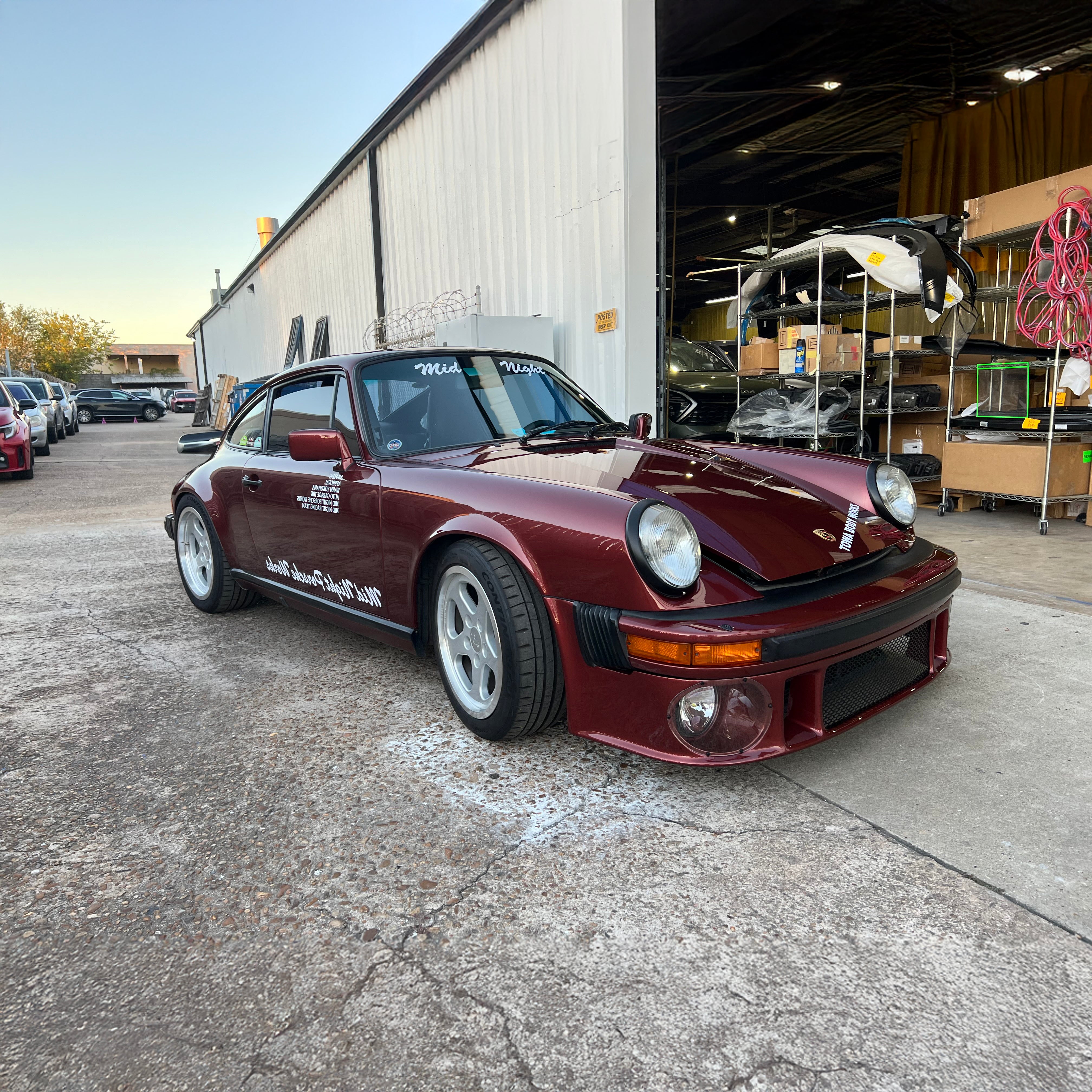 Mid Night porsche livery